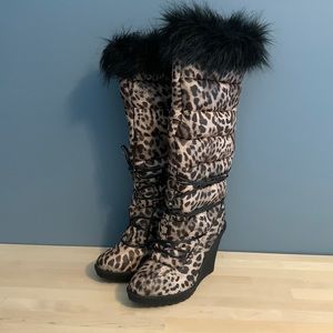 Colin Stuart Faux Fur Trimmed Chetah Print Wedged Puffer Snow Boots